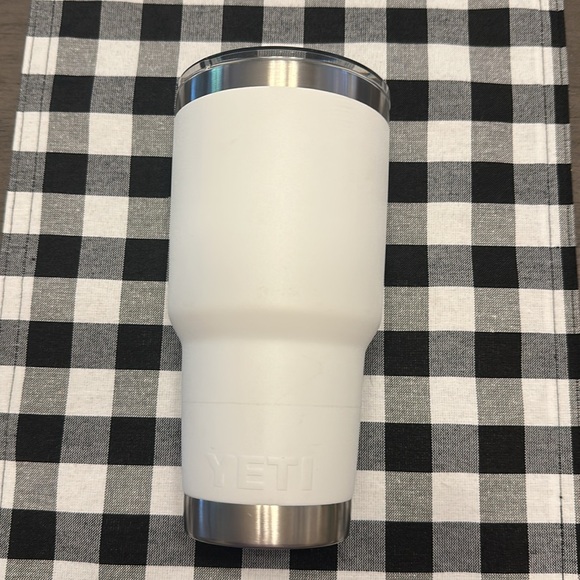 Yeti white 30 oz tumbler - Picture 2 of 5